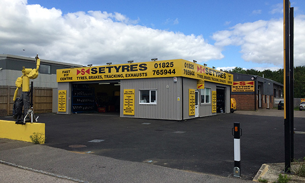 Setyres Uckfield East Sussex offer tyres, servicing, brakes, air conditioning, shocks, exhausts, batteries, major repairs, diagnostics and tracking