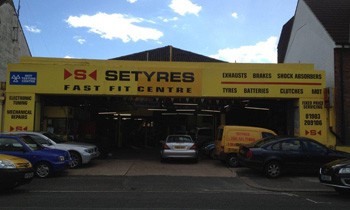 Setyres Worthing West Sussex offer tyres, servicing, brakes, air conditioning, shocks, exhausts, batteries, major repairs, diagnostics and tracking