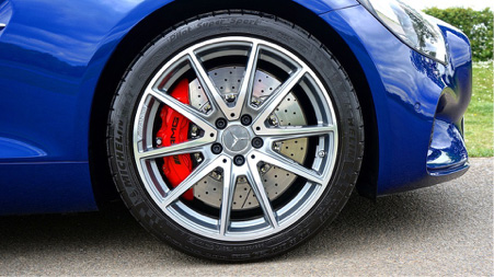 Thanks to their specialist tread design, high performance tyres deliver premium sports capabilities