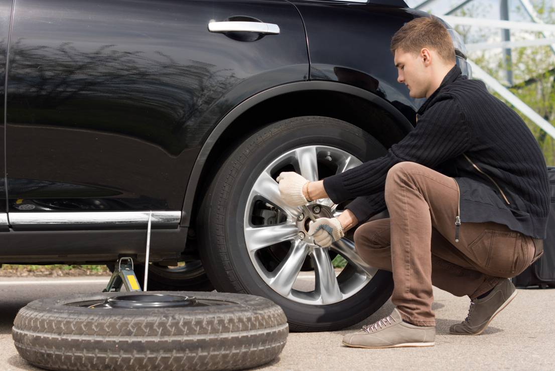 Picture showing changing and replacing spare tyres